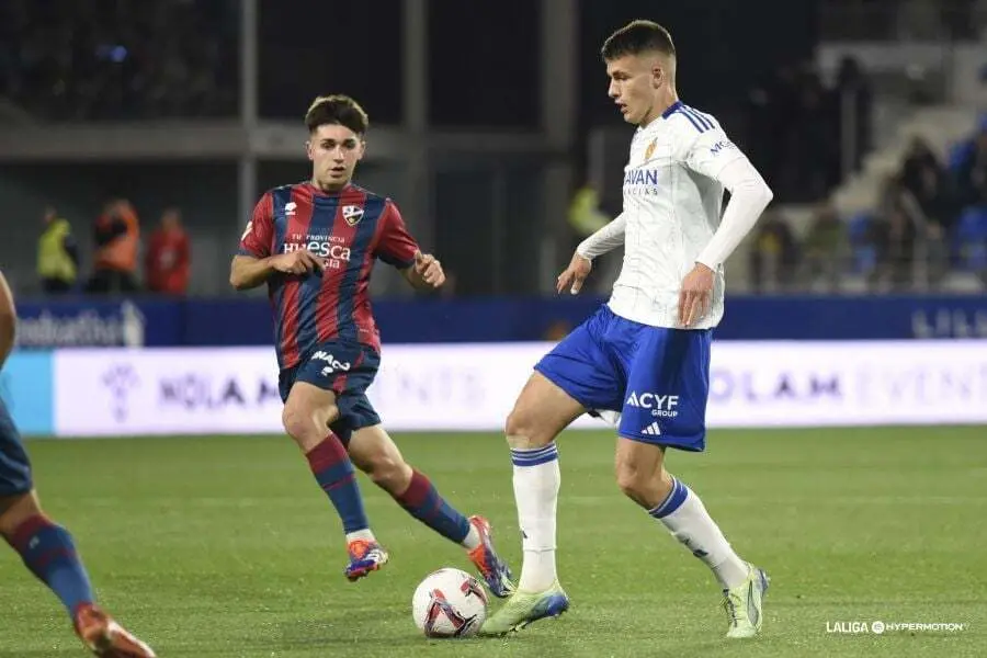 Samed Bazdar frente a la SD Huesca | Foto: LaLiga