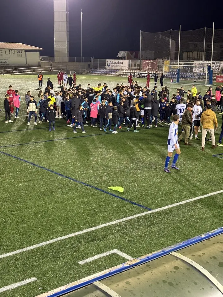 La SD Ejea celebra su triunfo ante el H&eacute;rcues | Foto: SportArag&oacute;n