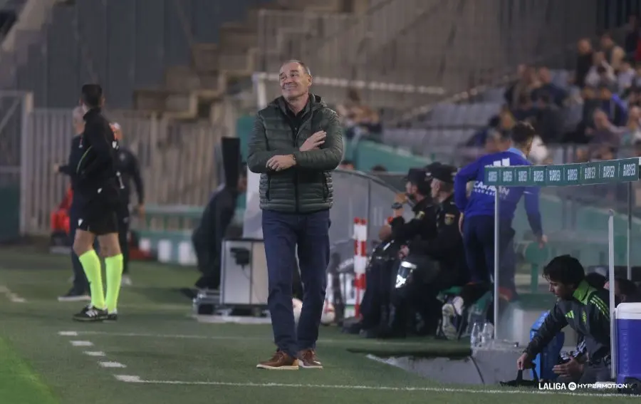 V&iacute;ctor Fern&aacute;ndez en el encuentro ante el C&oacute;rdoba (Foto LALIGA Hypermotion)
