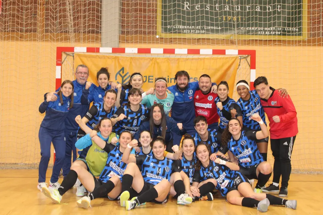 La plantilla del InterSala 10 celebrando el triunfo. Fotograf&iacute;a: Wanapix Aldel&iacute;s InterSala 10.