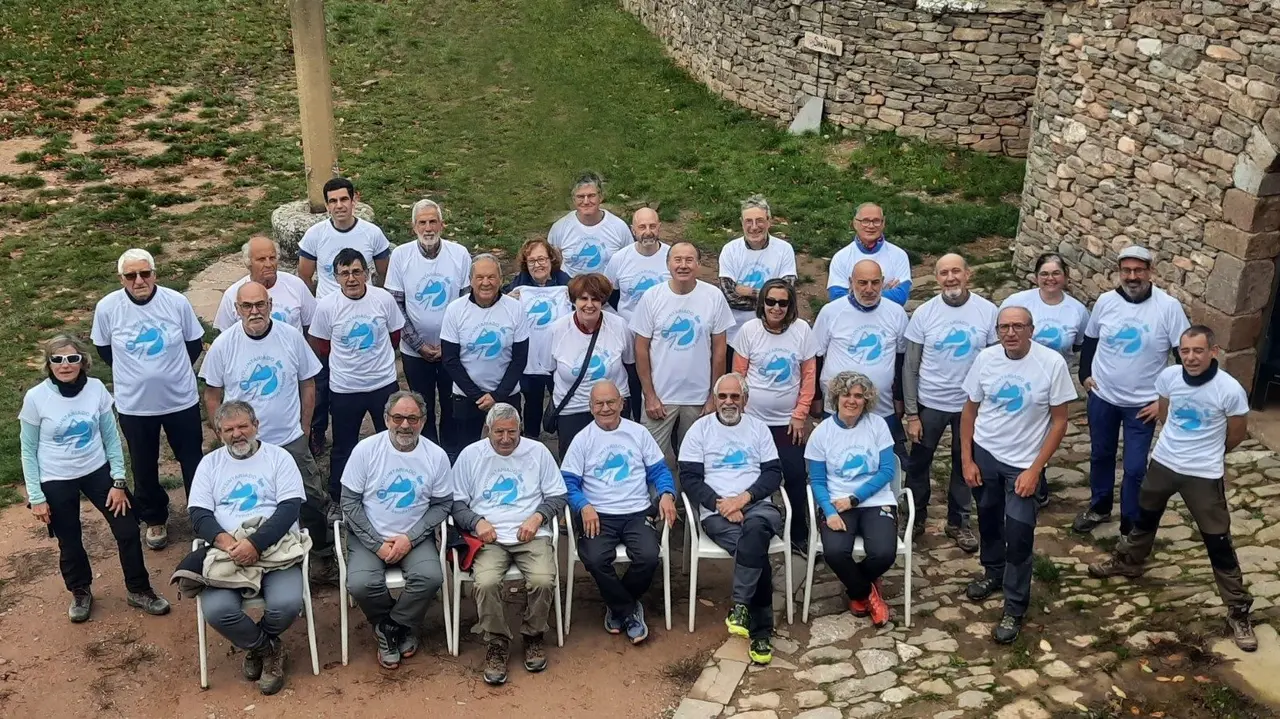 Voluntarios del programa de mantenimiento de senderos. Fotograf&iacute;a: FAM.