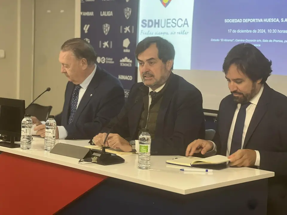 Agust&iacute;n Lasaosa, Ricardo Mur y Alfonso Garc&iacute;a en la junta. Foto: RRSS