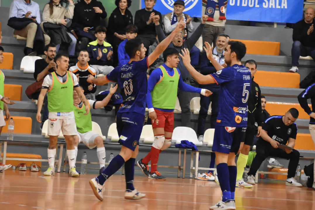 Jorge Tabuenca celebrando un gol con el Entrerr&iacute;os. Fotograf&iacute;a: Pedro Luis Serrano.