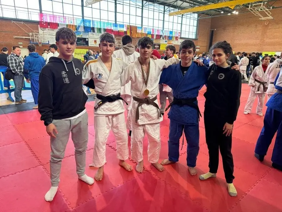 Imagen de deportistas del Club Ib&oacute;n en el Vendrell