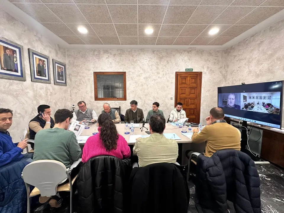 Reuni&oacute;n para implementar Aulas de Tecnificaci&oacute;n Deportiva en el IES Tubalca&iacute;n de Tarazona. Foto: Cedida