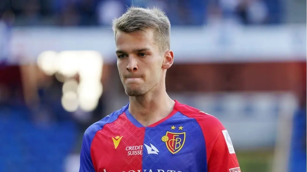 Arrnau Comas con la camiseta del Basilea