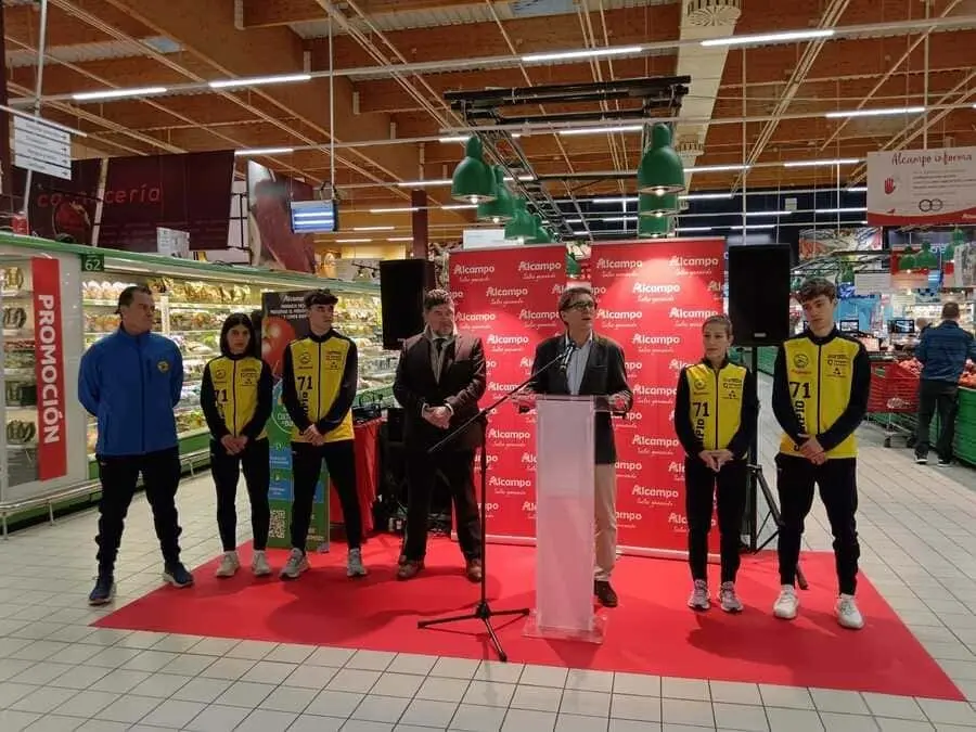Presentaci&oacute;n del equipo que luch&oacute; este domingo por revalidar el metal que consiguieron el a&ntilde;o pasado en la Copa de Europa de Clubes de Campo a Trav&eacute;s,