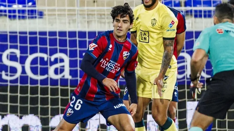 Hugo Anglada con la camiseta de la SD Huesca. Foto: SDH