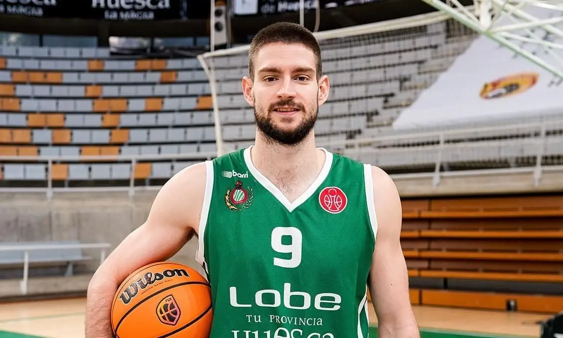 David Cuellar con la camiseta del Lobe Huesca La Magia. Foto: CB Pe&ntilde;as