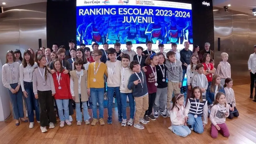 Foto de familia de los premiados en la Gala de la FATRI
