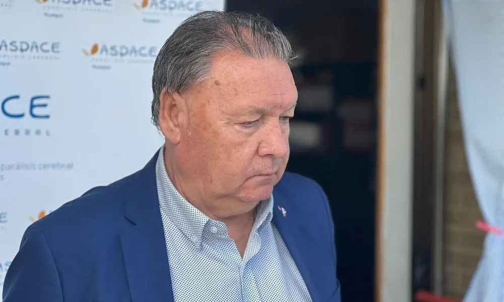 Agust&iacute;n Lasaosa, presidente de la SD Huesca, en el acto de apoyo a Aspace Huesca. Foto: SPORTARAGON