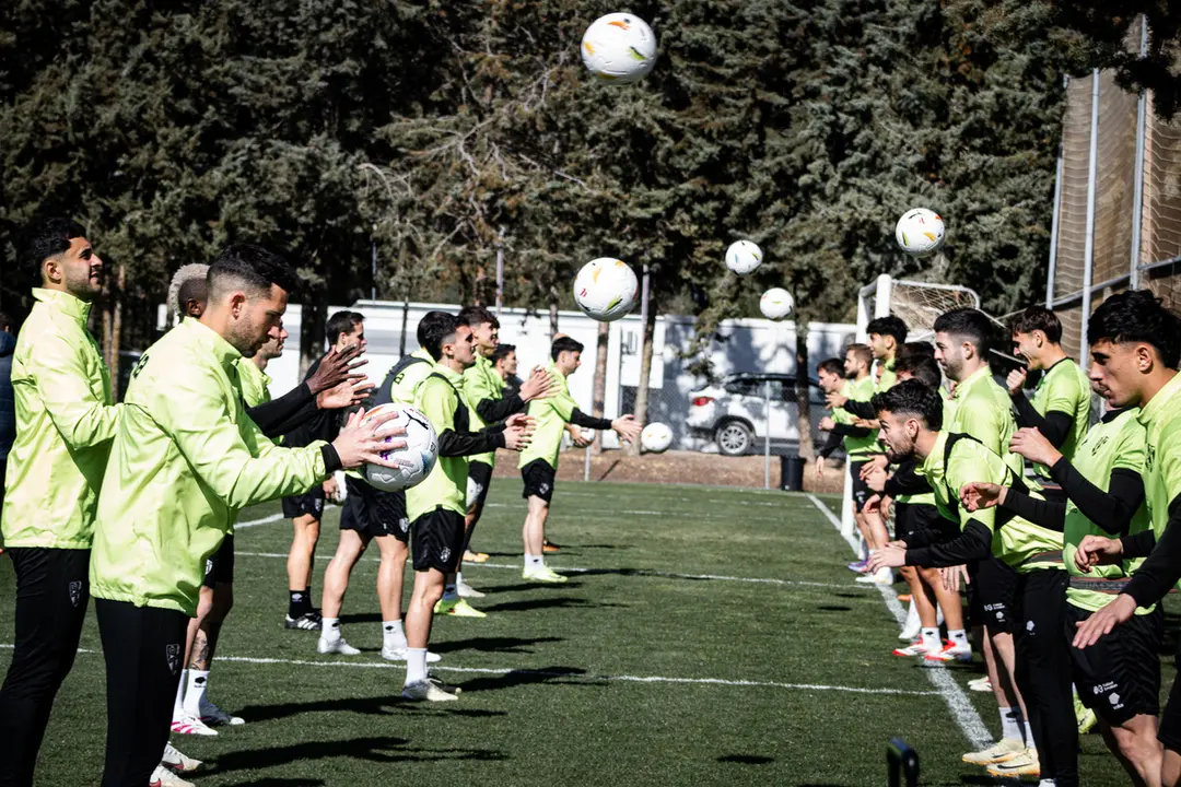 El Huesca entrenando en la BAF. Foto: SD Huesca