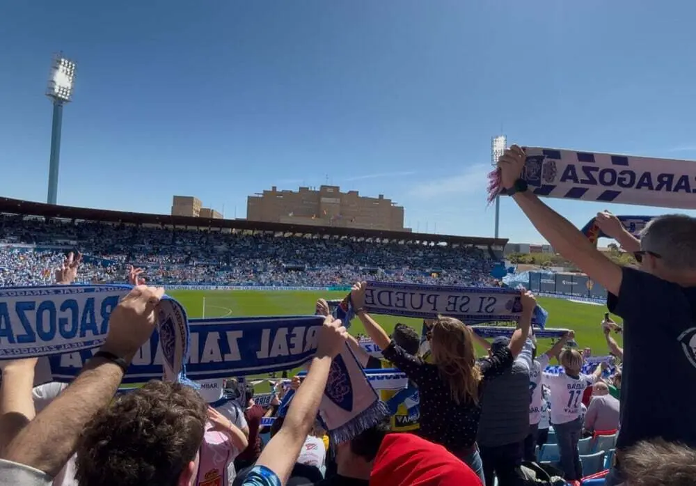 El Real Zaragoza alcanz&oacute; un triunfo desde su grada | Foto: Jorge Rodr&iacute;guez Gasc&oacute;n / Sport Arag&oacute;n