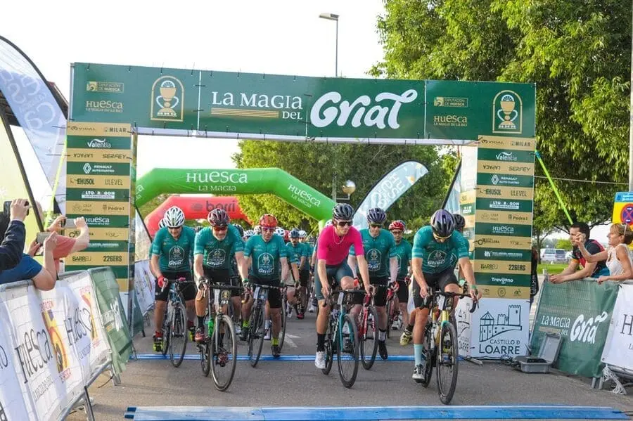 Imagen de la salida de la cicloturista "La Magia del Grial" en la pasada edici&oacute;n. Foto: Organizaci&oacute;n