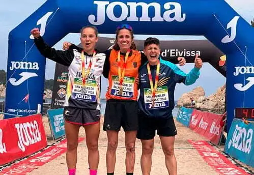Carrodilla Cabestre con su medalla de plata. Foto: RFEA | Josemi Mu&ntilde;oz