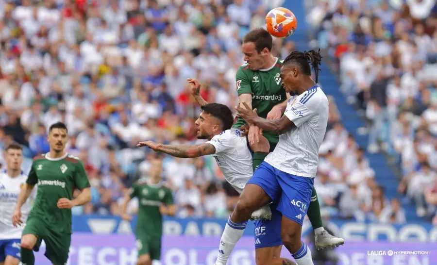 Jair, en un duelo ante Bautista (Foto: LaLiga).