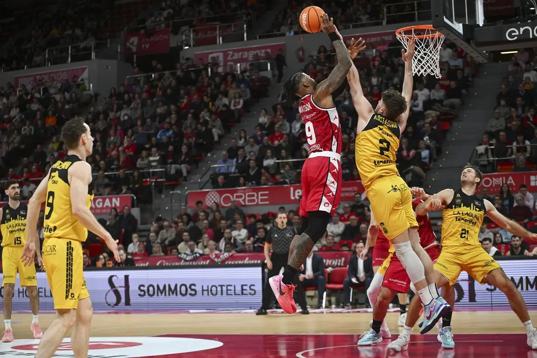 Nate Watson, siempre con el aro entre ceja y ceja. Fotograf&iacute;a: Casademont Zaragoza
