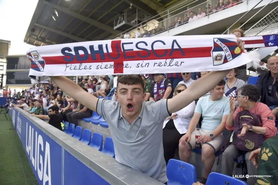 Aficionado del Huesca en El Alcoraz. Foto: LaLiga