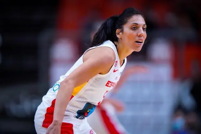 Crsitina Oubi&ntilde;a con la camiseta de la Selecci&oacute;n espa&ntilde;ola. Foto: FEB