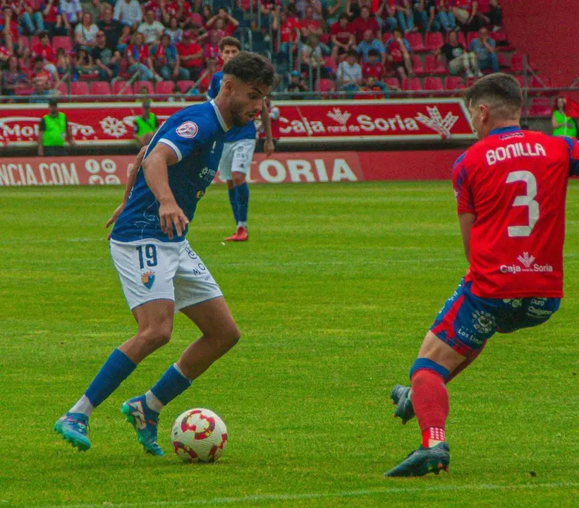 Imagen del duelo entre Numancia y Teruel en Los Pajaritos. Fotograf&iacute;a: Teruel CD.