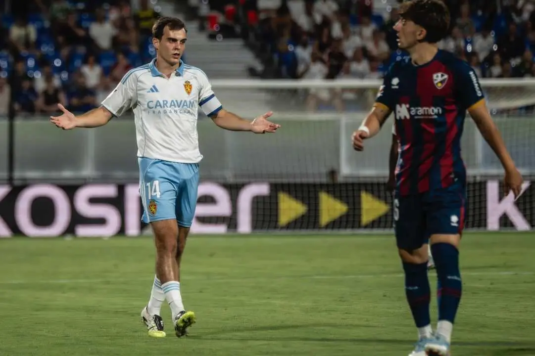 Francho junto a Manu Rico en el derbi aragon&eacute;s de pretemporada / Marcos Cebri&aacute;n