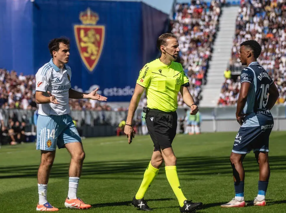 El arbitraje ante el C&oacute;rdoba / MARCOS CEBRI&Aacute;N