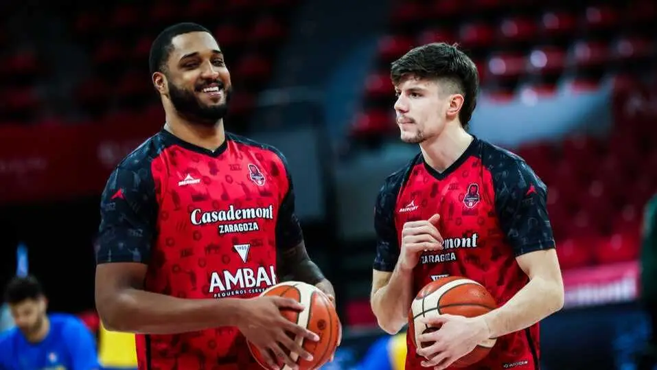 Joel Soriano y Joaqu&iacute;n Rodr&iacute;guez. Fotograf&iacute;a: FIBA.