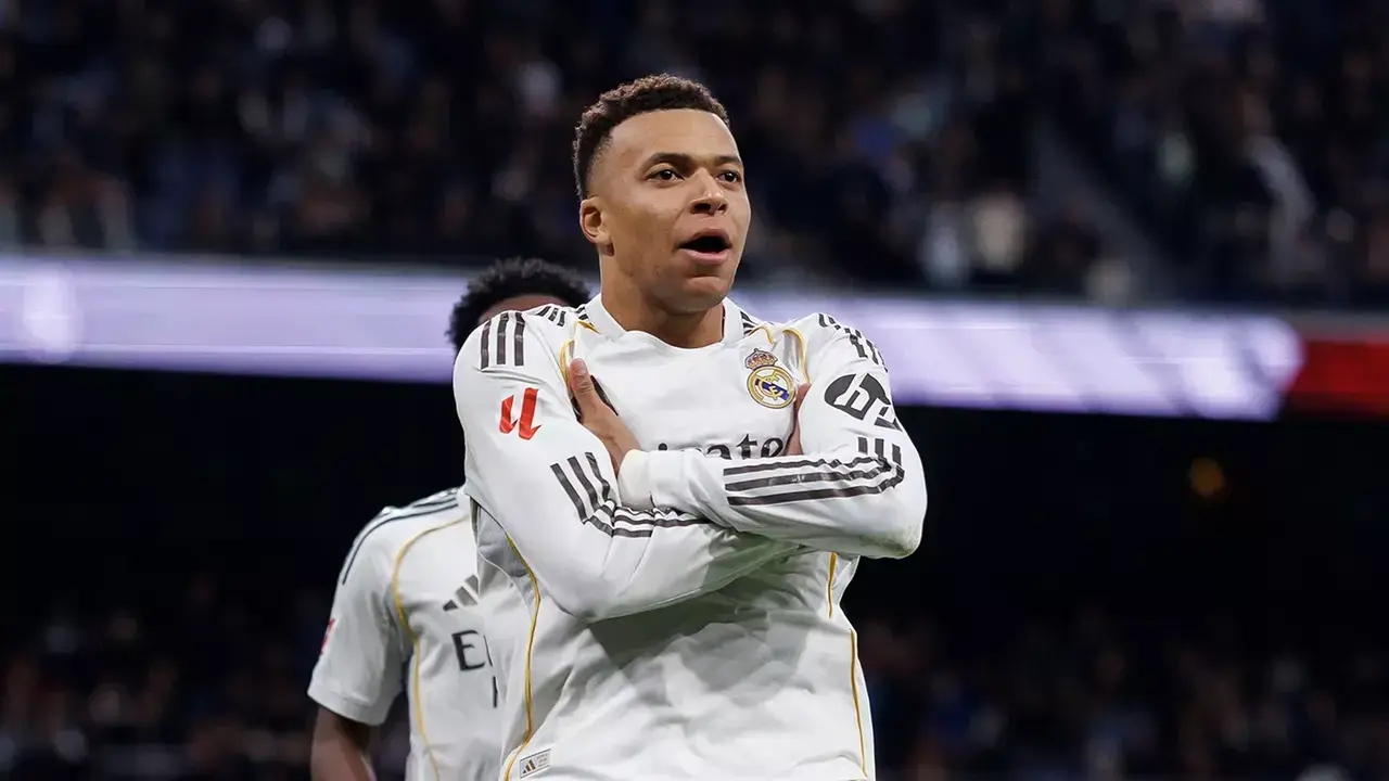 Kylian Mbapp&eacute; durante un partido con el Real Madrid / RM
