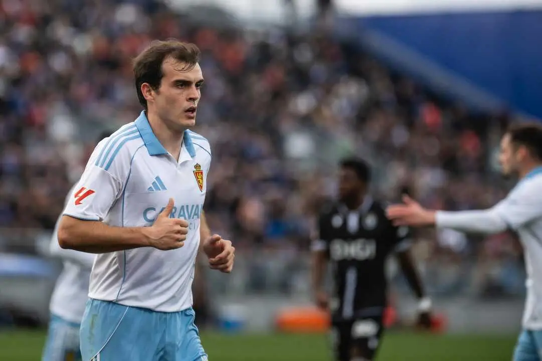 Francho Serrano durante el Real Zaragoza - Burgos / Marcos Cebri&aacute;n