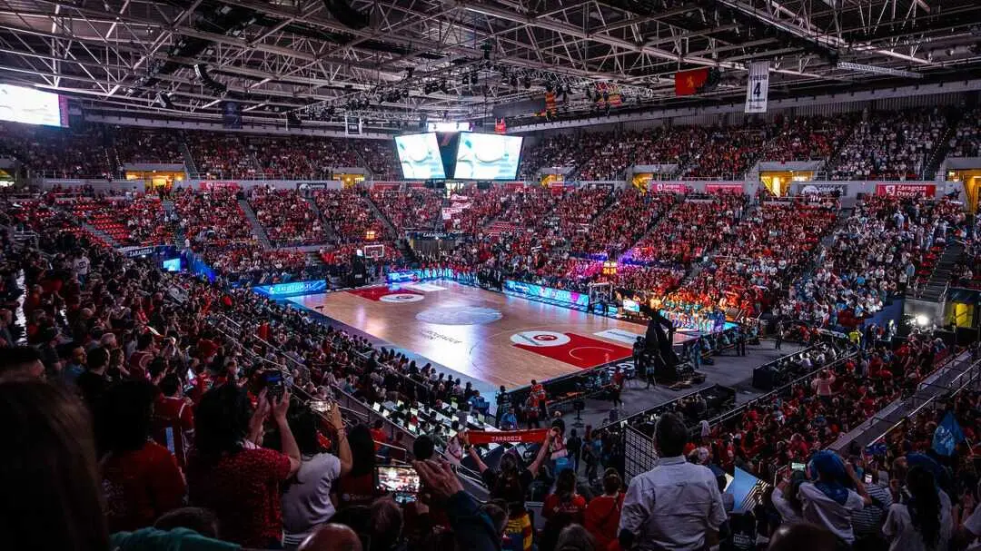 El Pr&iacute;ncipe Felipe, lleno hasta la bandera con 10.828 espectadores en el duelo entre Landes y Casademont / FIBA.