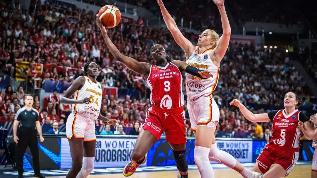 Ornella Bankol&eacute; anota una canasta ante Galatasaray en las semifinales de la Final Six / FIBA.