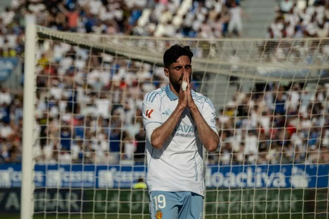 Kenan Kodro durante el Real Zaragoza - Ceuta / Marcos Cebri&aacute;n