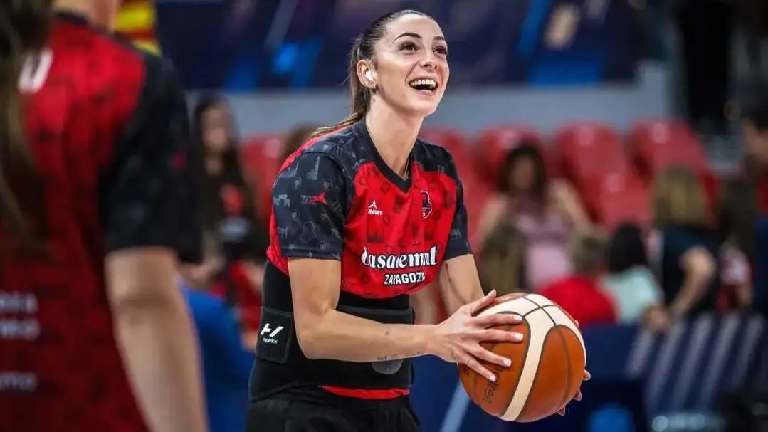 Mariona Ortiz lanzando en una sesi&oacute;n de tiro / FIBA.