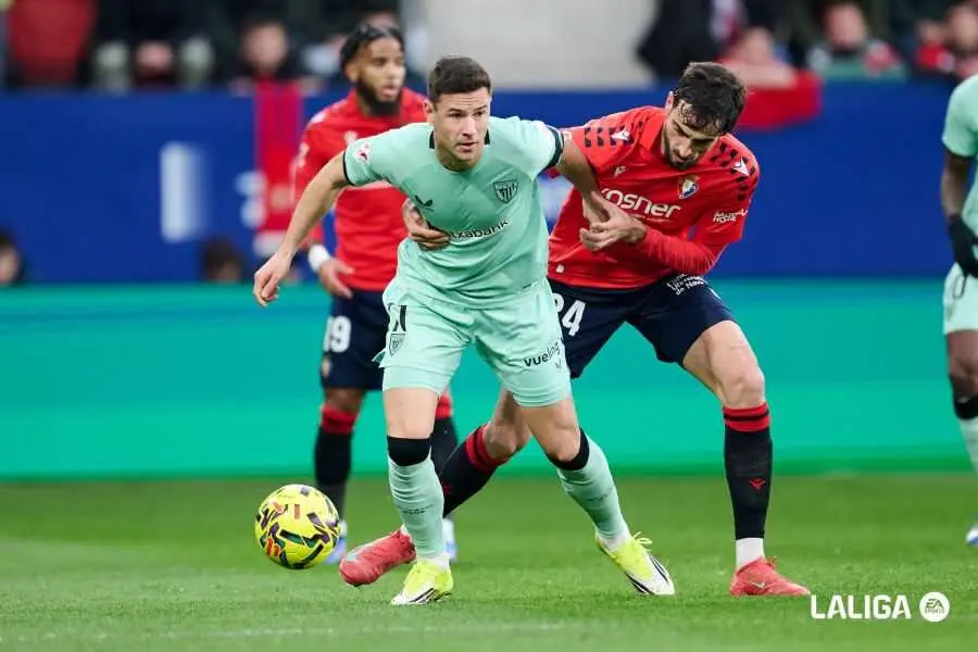 Jugadores de Osasuna y Athletic Club durante el partido de la ida / LaLiga