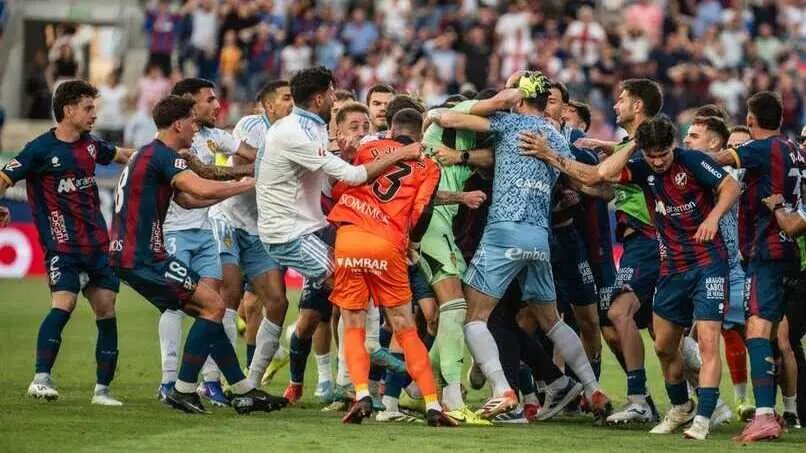 Dani Jim&eacute;nez tambi&eacute;n fue expulsado / Marcos Cebri&aacute;n