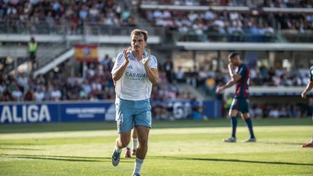 Francho Serrano durante el SD Huesca - Real Zaragoza / Marcos Cebri&aacute;n