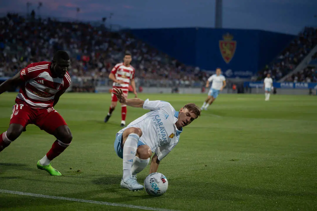 Las notas del Real Zaragoza ante el Granada / MARCOS CEBRI&Aacute;N