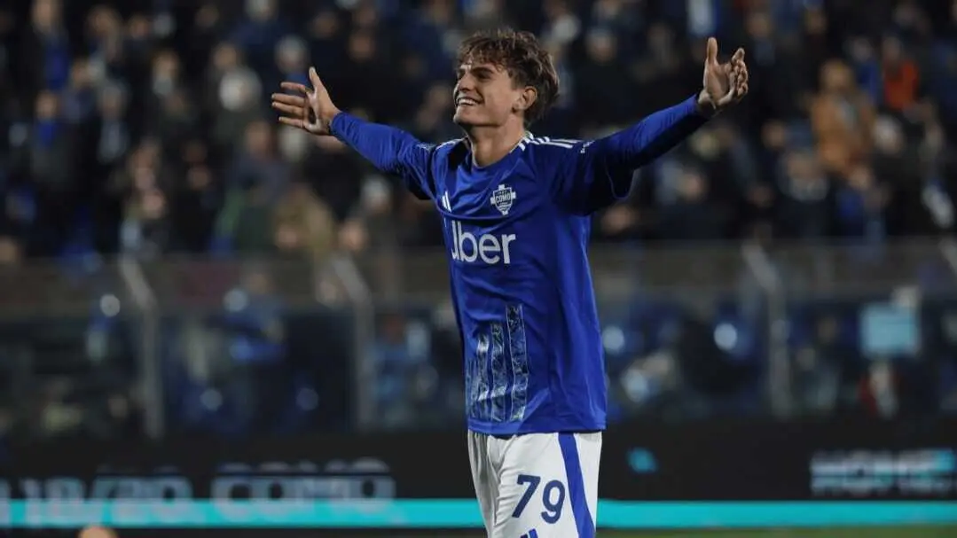 Nico Paz durante un partido con el Como