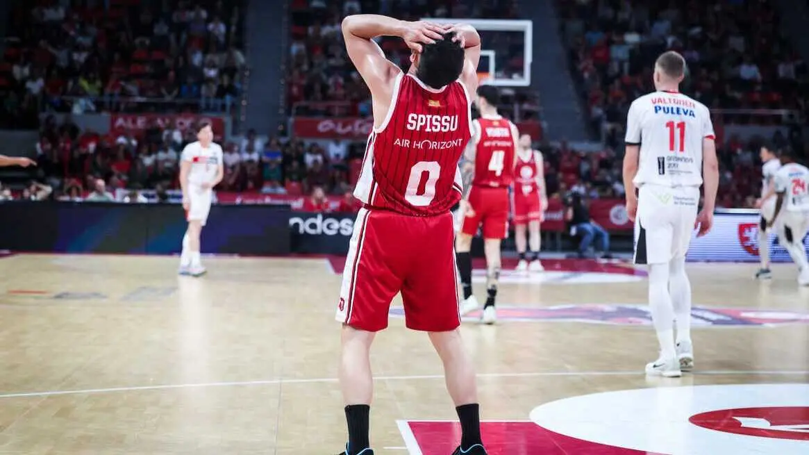 Marco Spissu se lamenta en una de las &uacute;ltimas acciones del partido. Fotograf&iacute;a: Esther Casas / Casademont Zaragoza.