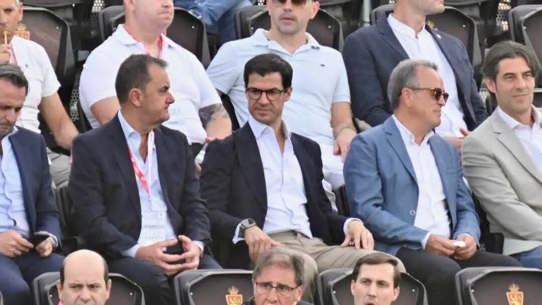 Fernando L&oacute;pez en el palco de autoridades del Real Zaragoza / Marcos Cebri&aacute;n