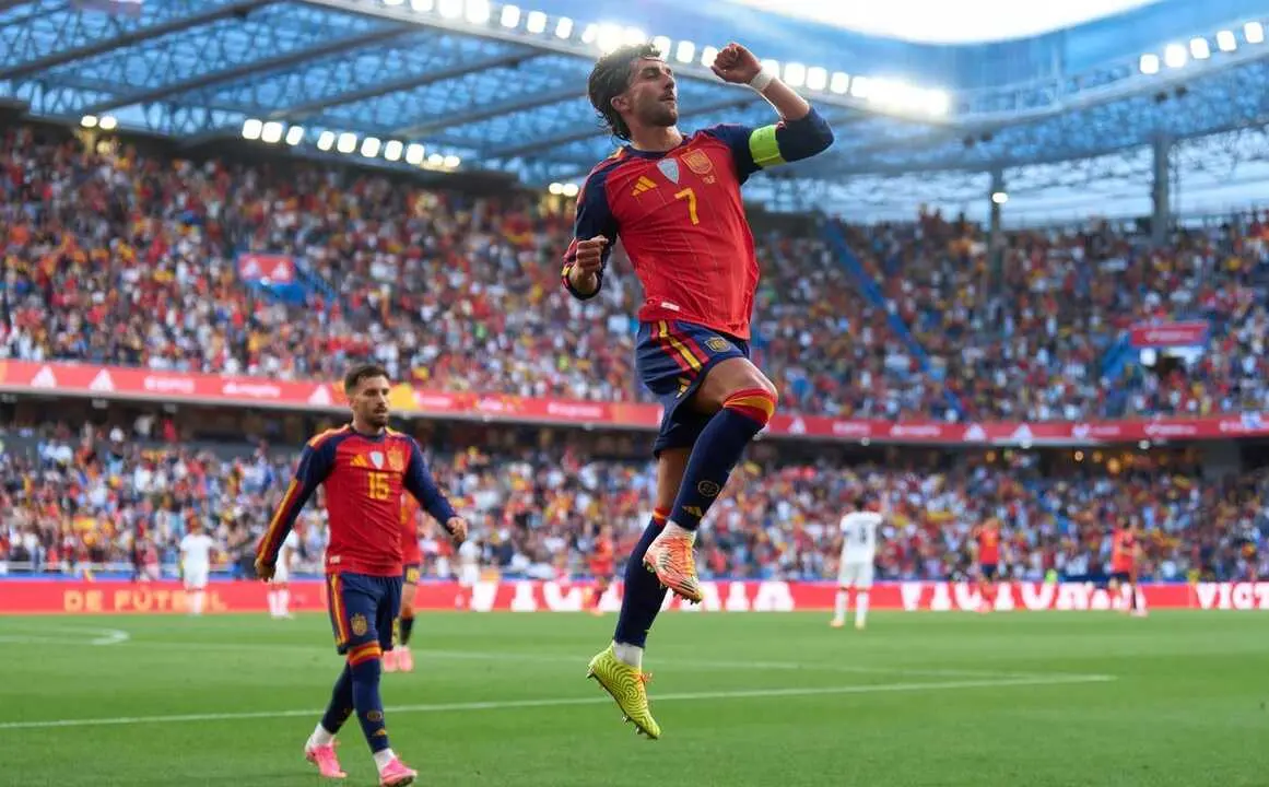 Ferr&aacute;n Torres celebra un gol con Espa&ntilde;a / RFEF