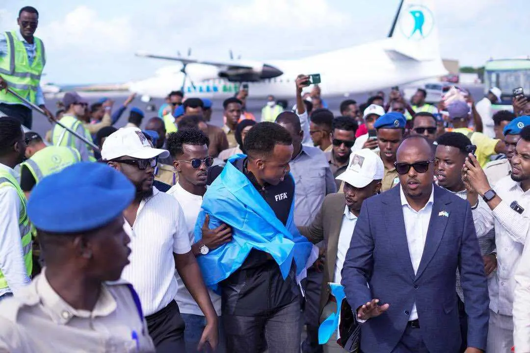Omar Abdulkadir Artan llegando a Somalia