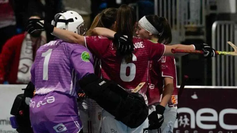 Jugadoras del Esneca Fraga celebran un gol esta temporada. Foto: Instagram