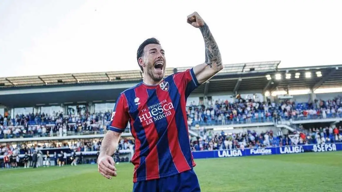Sergi Enrich, durante un encuentro con la SD Huesca / LaLiga