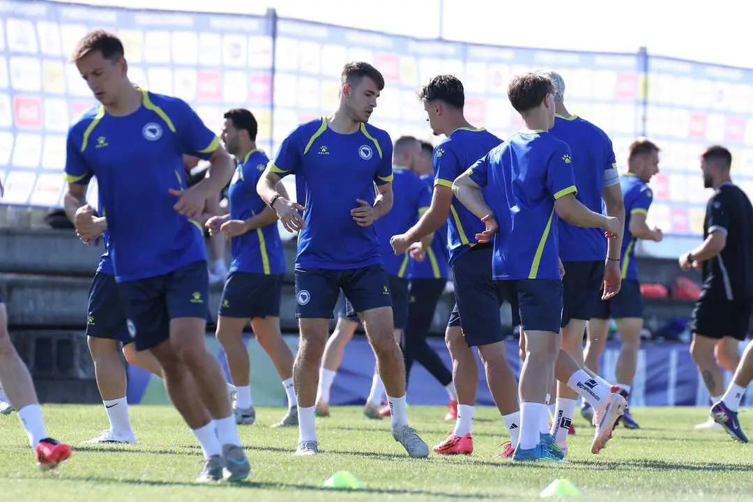 Samed Bazdar durante un entrenamiento con Bosnia / NFS BIH