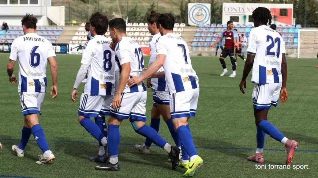 La SD Ejea celebrando un gol. Fotograf&iacute;a: SD Ejea / Toni Torrano Sport.
