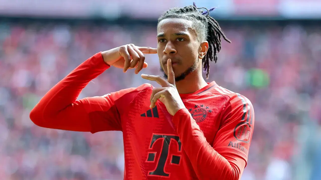 Michael Olise celebrando un gol. Fotograf&iacute;a: Bundesliga.