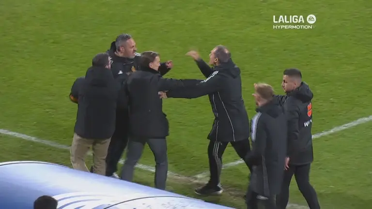Imagen del encontronazo entre David Navarro y Cristóbal Parralo / LaLiga