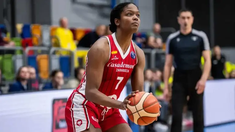 Fingall lanza a canasta / FIBA.