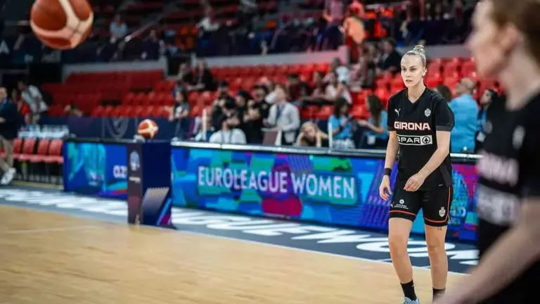 El Spar Girona durante el calentamiento / FIBA.